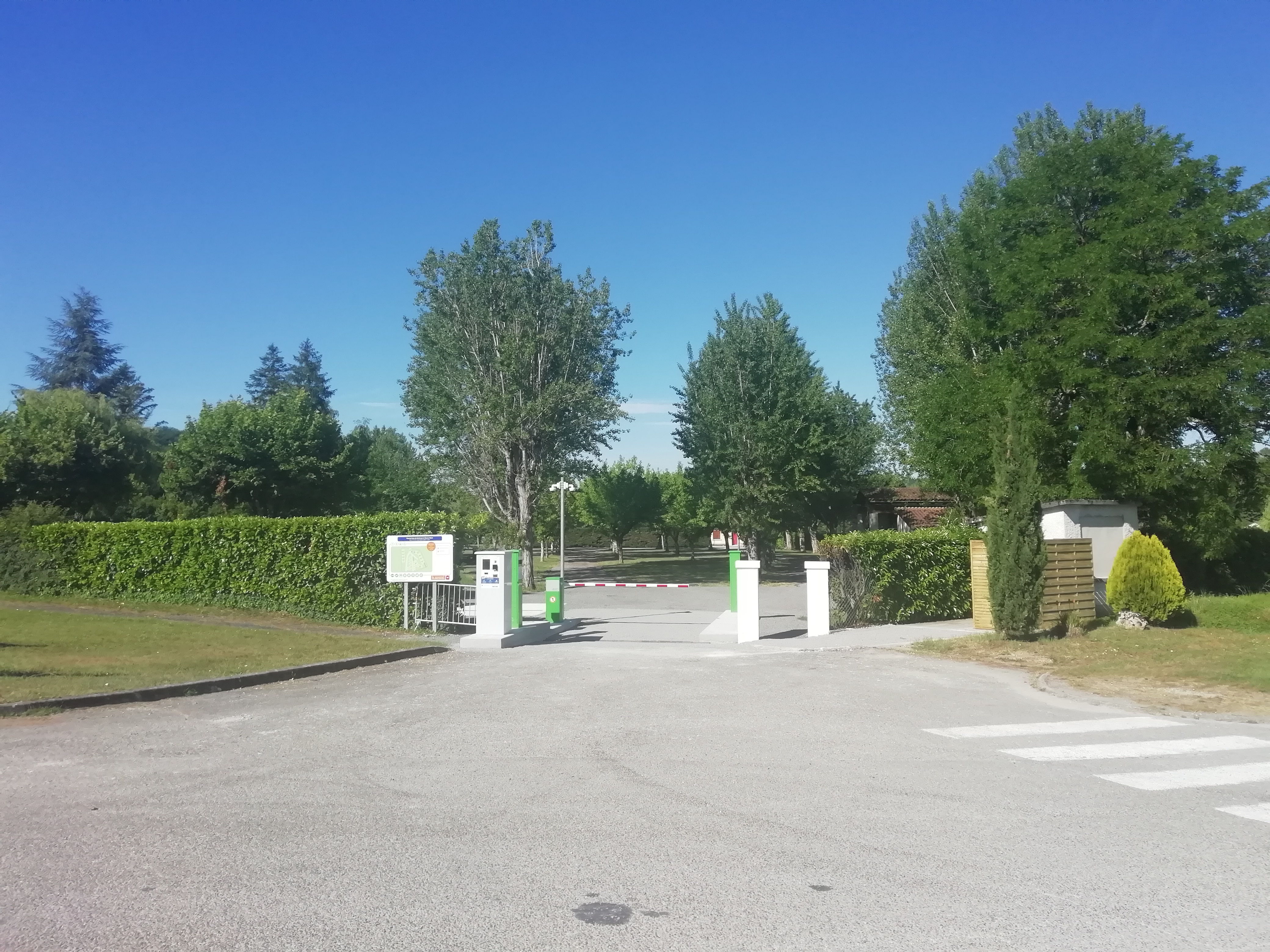Aire Camping Car Park de Montcuq, Montcuq-en-Quercy-Blanc - photo 4
