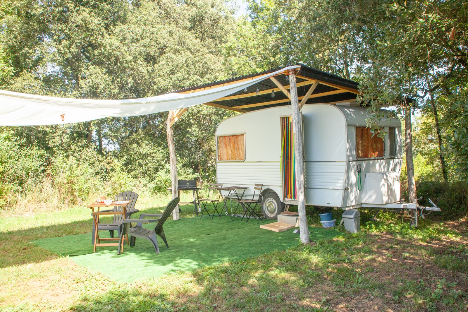 Domaine du Dantou : caravane, Saint-Cirq-Madelon