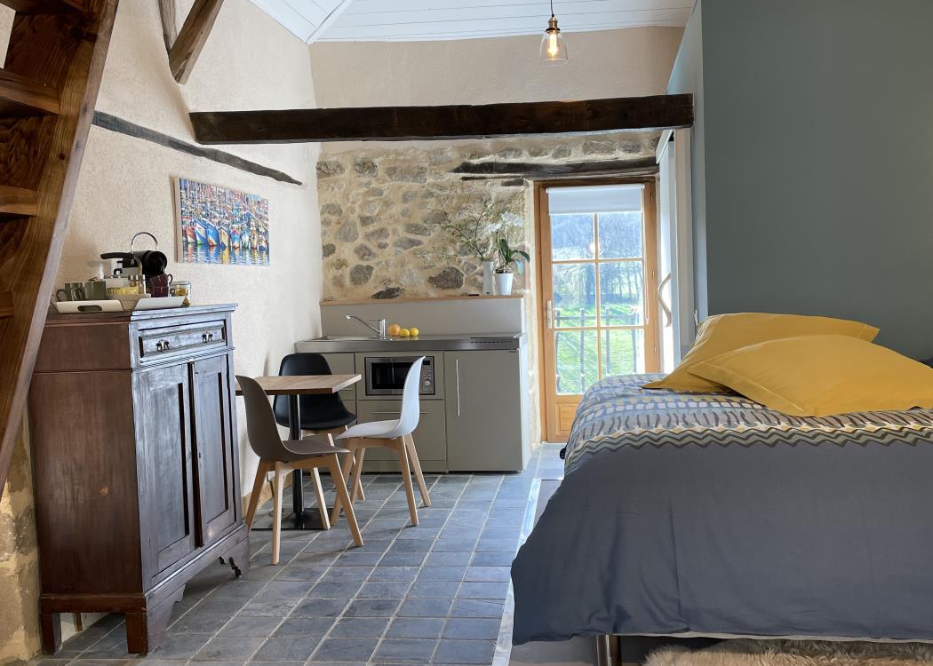 Séjour/chambre/cuisine Lou Costalou