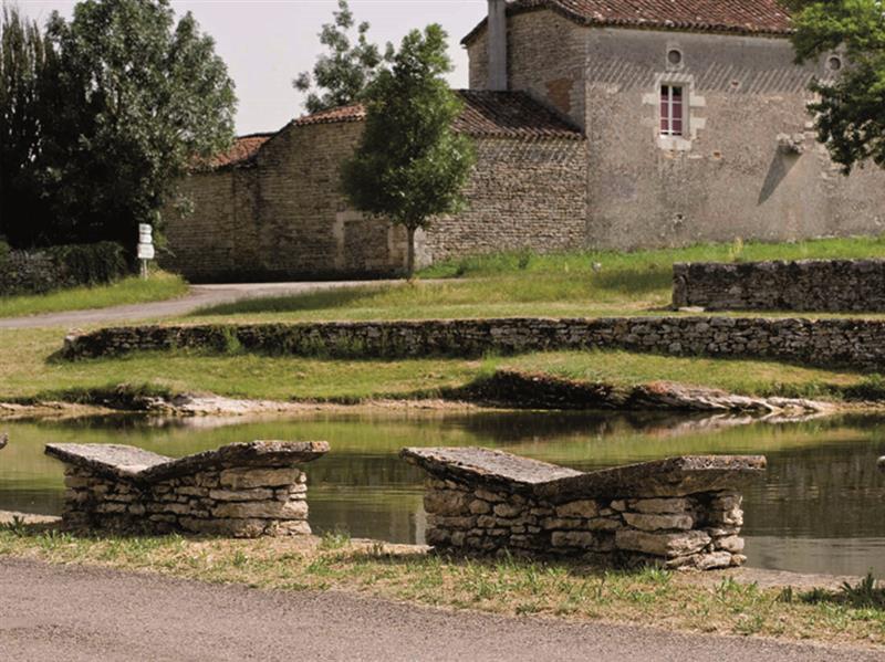 Aujols : Lac et Pierres à Laver