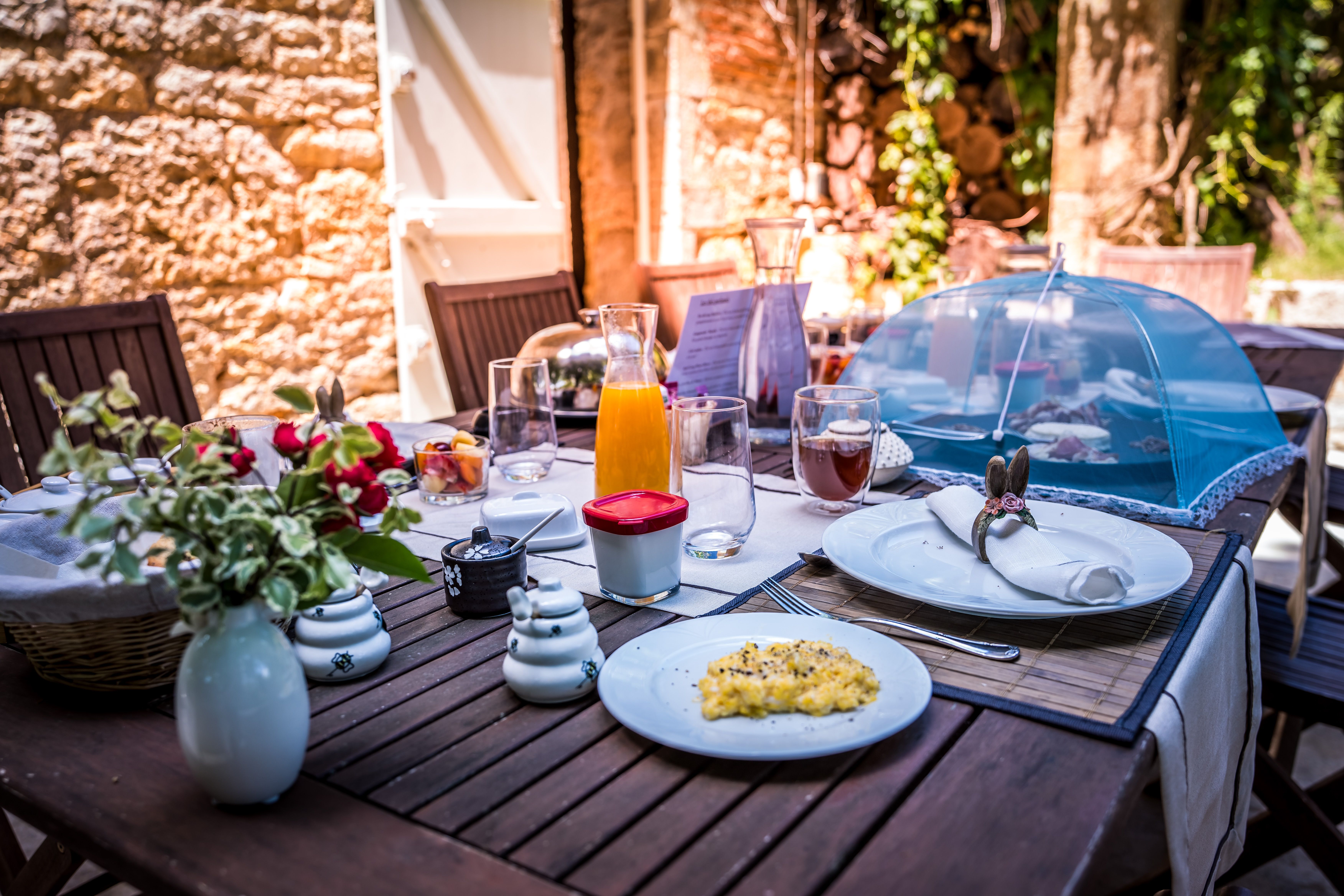 Petit Déjeuner sur la terrasse