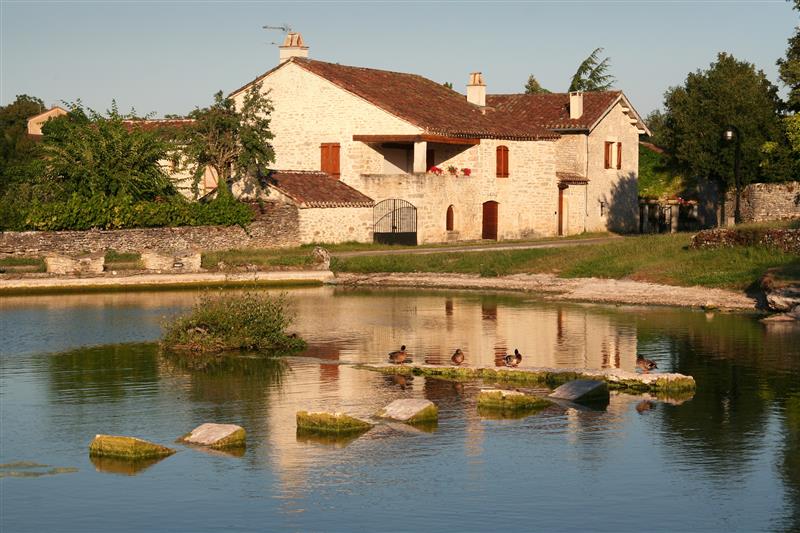 Aujols - Lavoir Papillon