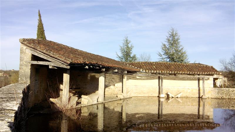 Lavoir papillon (Limogne)