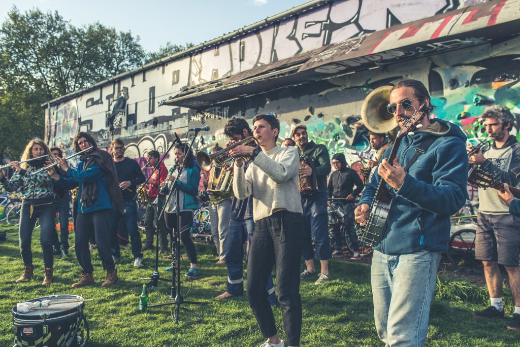 Concert à Cajarc :  grand orchestre cyclo-itinérant des Oiseaux de trottoir!