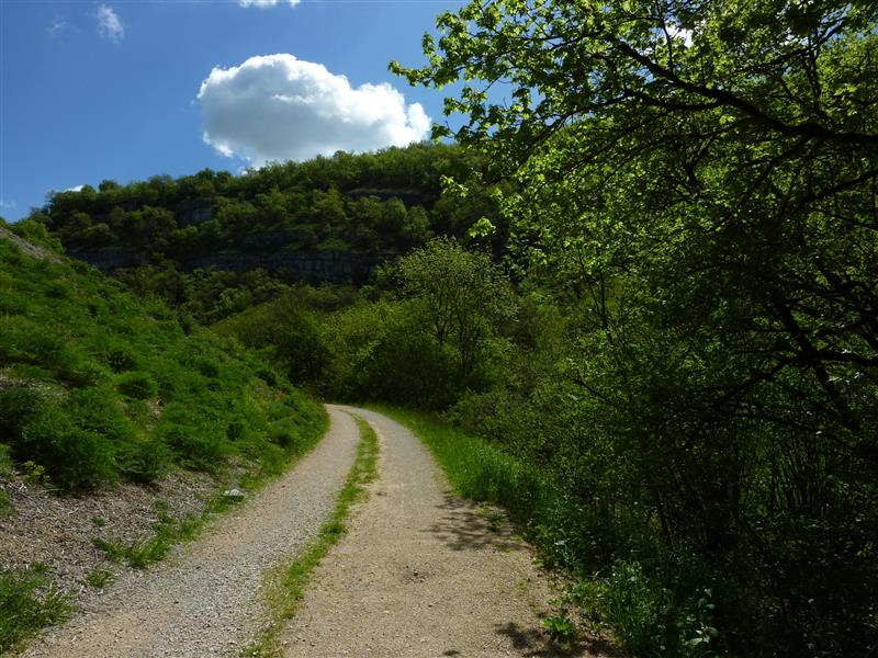 Mages - chemin dans la vallée de l'Ouysse_04 © Lot Tourisme - C. Sanchez