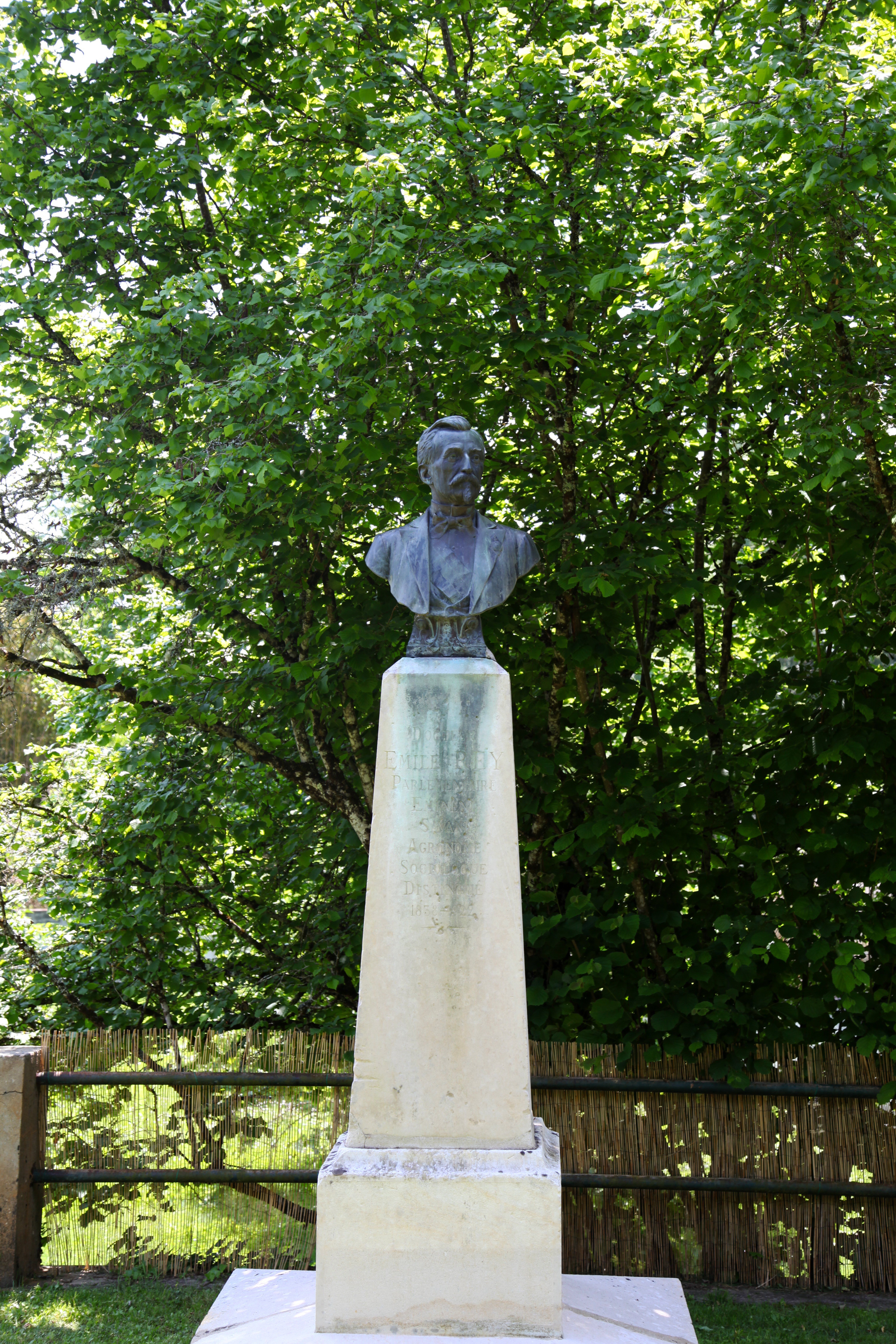 Exposition au Grenier du Chapitre: "Les monuments commémoratifs dans le Grand Cahors"