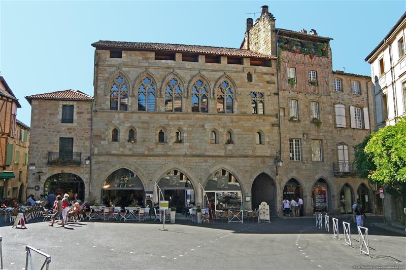 Figeac - Place Champollion - Lot Tourisme - OT Figeac-P. Letraublon