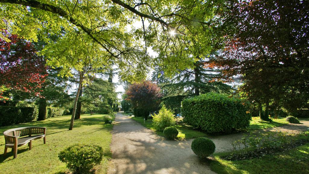 Maison 14 p. avec piscine chauffée au centre de Martel