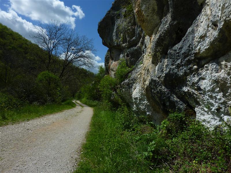 Rocamadour - Passage au pied des falaises_05 © Lot Tourisme - C. Sanchez