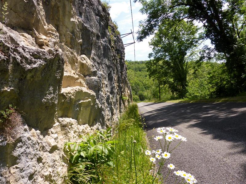 Route sous le Roc Troucat _13 © Lot Tourisme - C. Sanchez