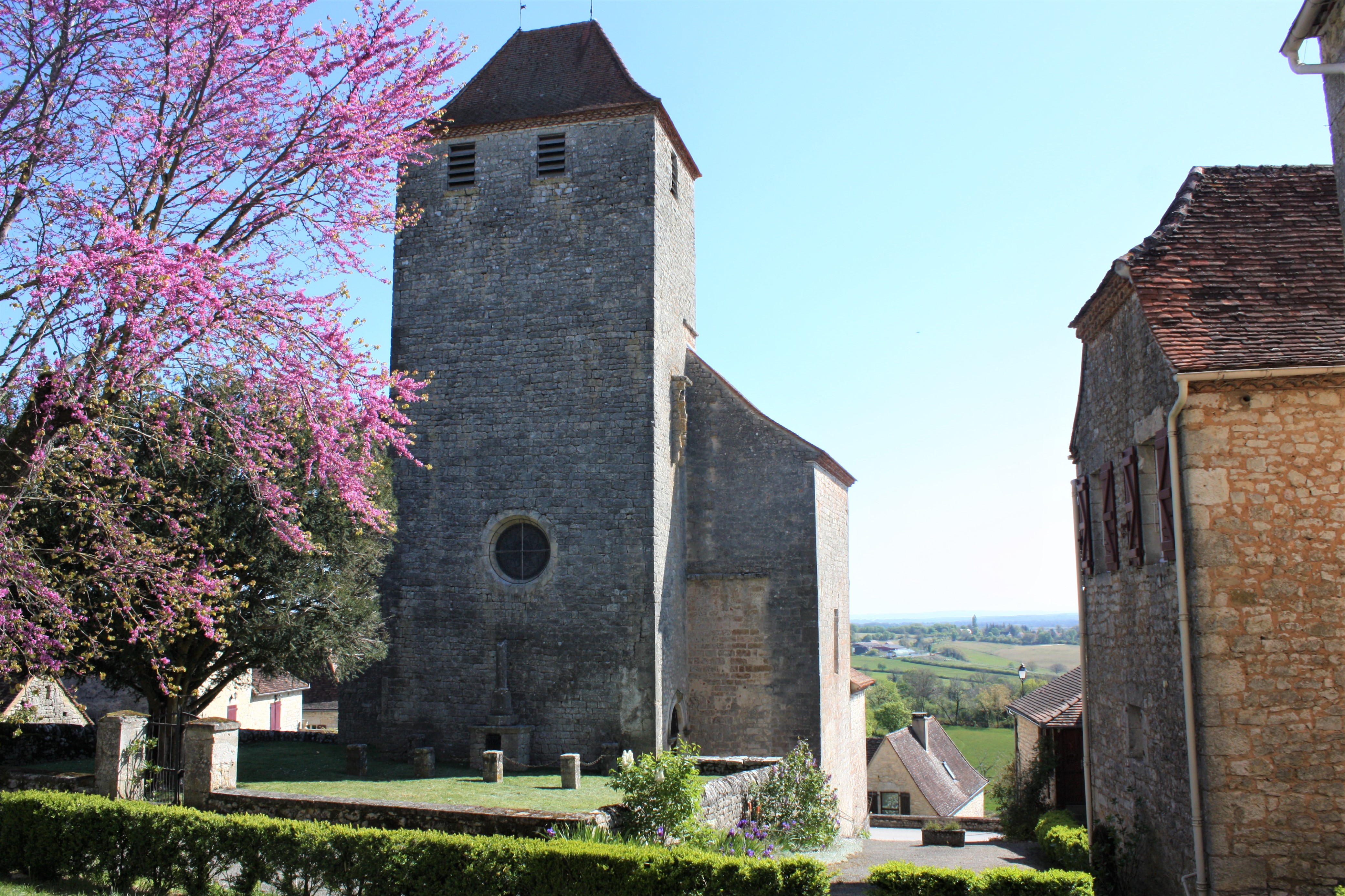 Présentation en musique d'instruments anciens à l'église Saint-Martin de Séniergues