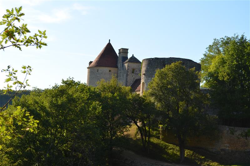 Sentier de Linars Vue sur le chateau