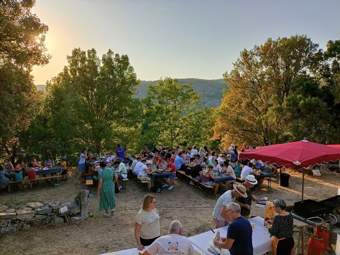 La tablée sous les étoiles à Calvignac, Calvignac
