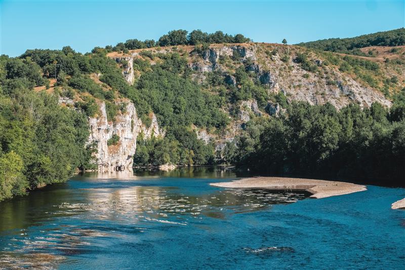 Baignade de la Bourgnette à Lacave dans la rivière Dordogne
