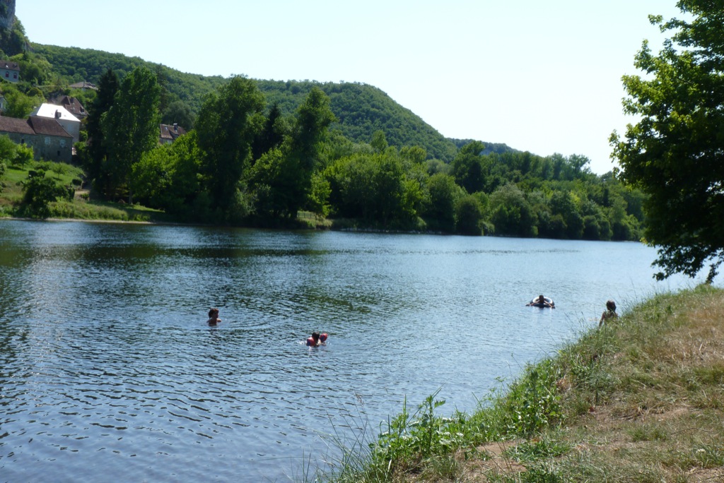Baignade à Vayrac dans la rivière Dordogne, Vayrac - photo 12