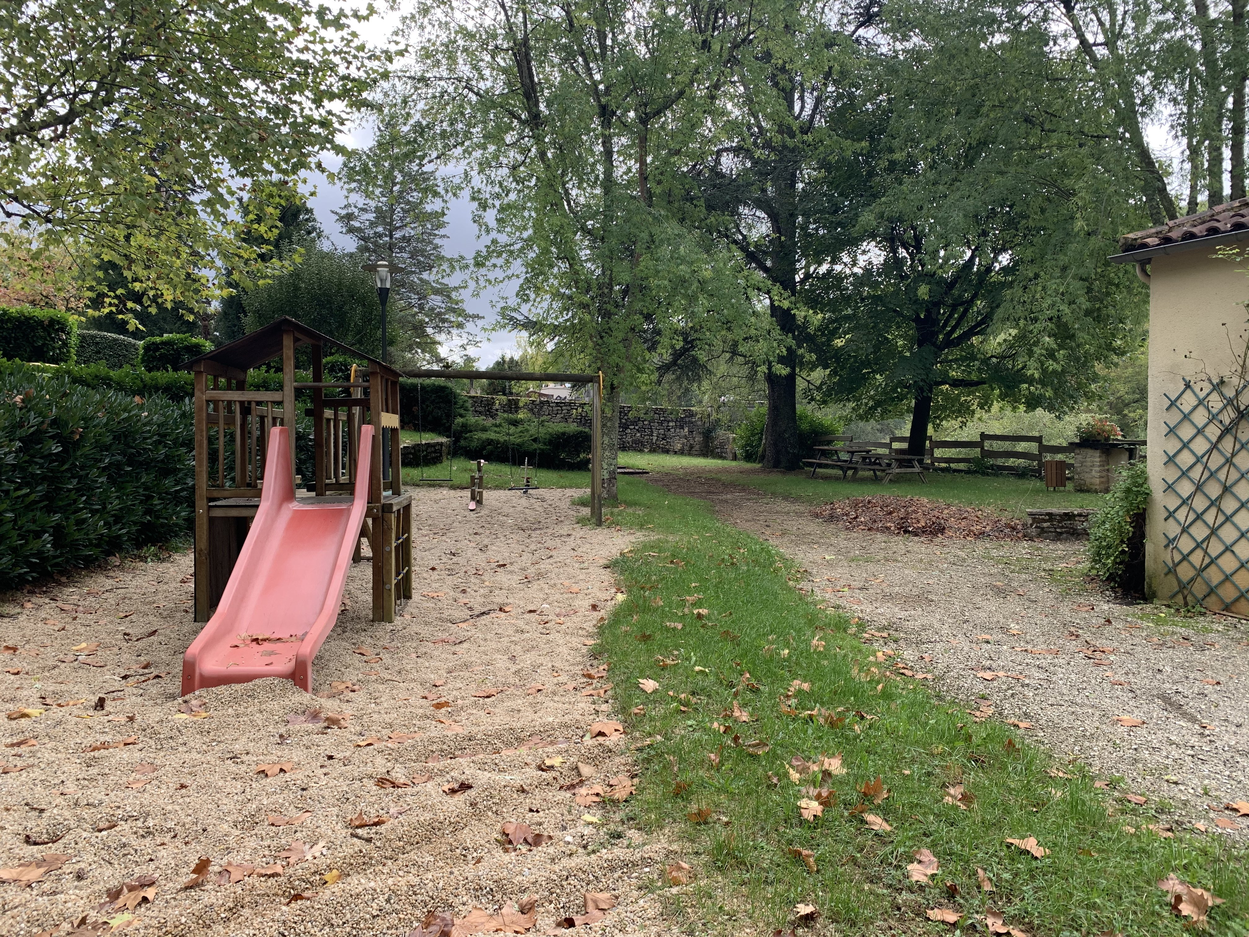 Aire de jeux et de pique nique des Junies