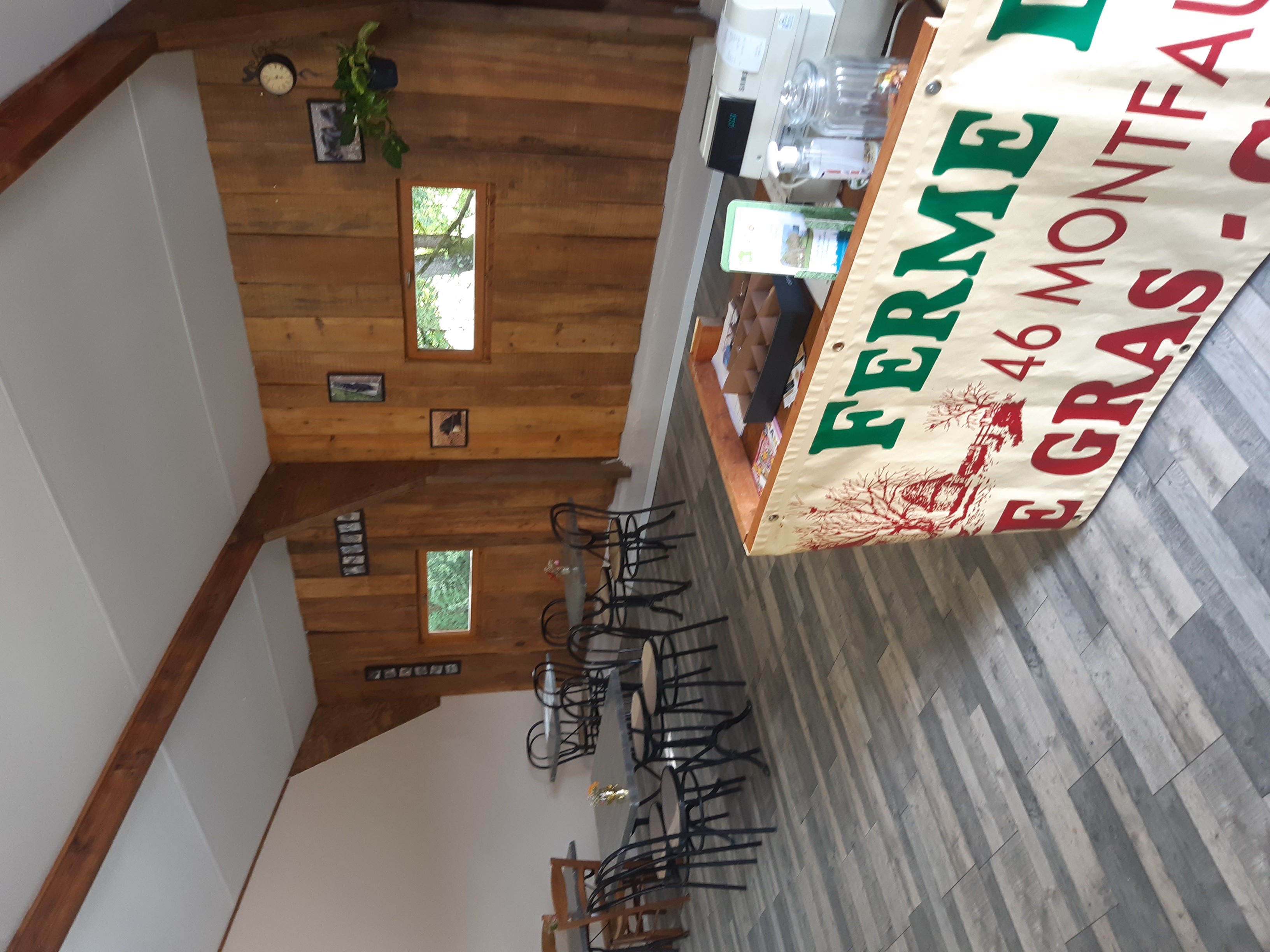 Aire pour Camping-Car à la Ferme Auberge d'Esparnol, Montfaucon - photo 4