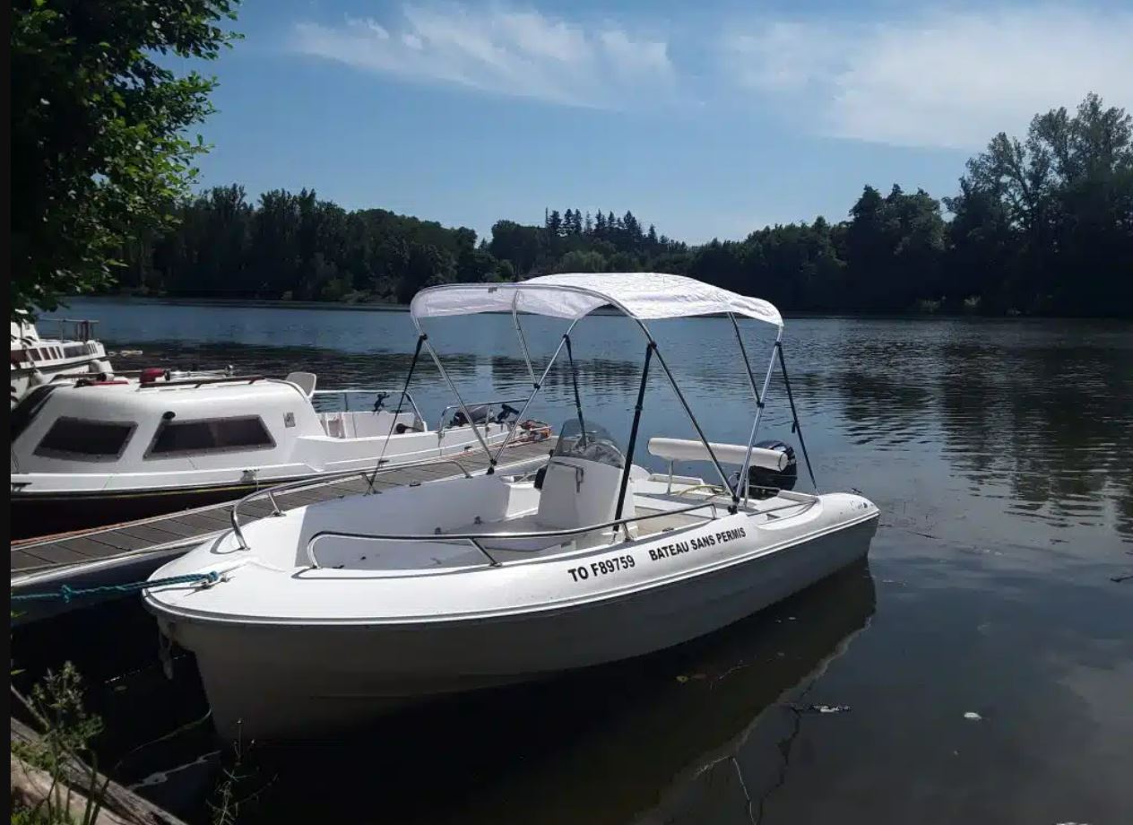 Caïx Base Nautique - Location de Bateaux à Moteur