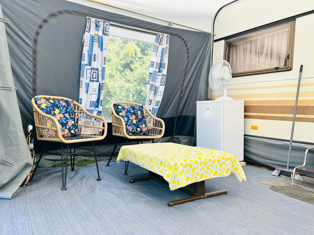 Domaine du Dantou : caravane, Saint-Cirq-Madelon