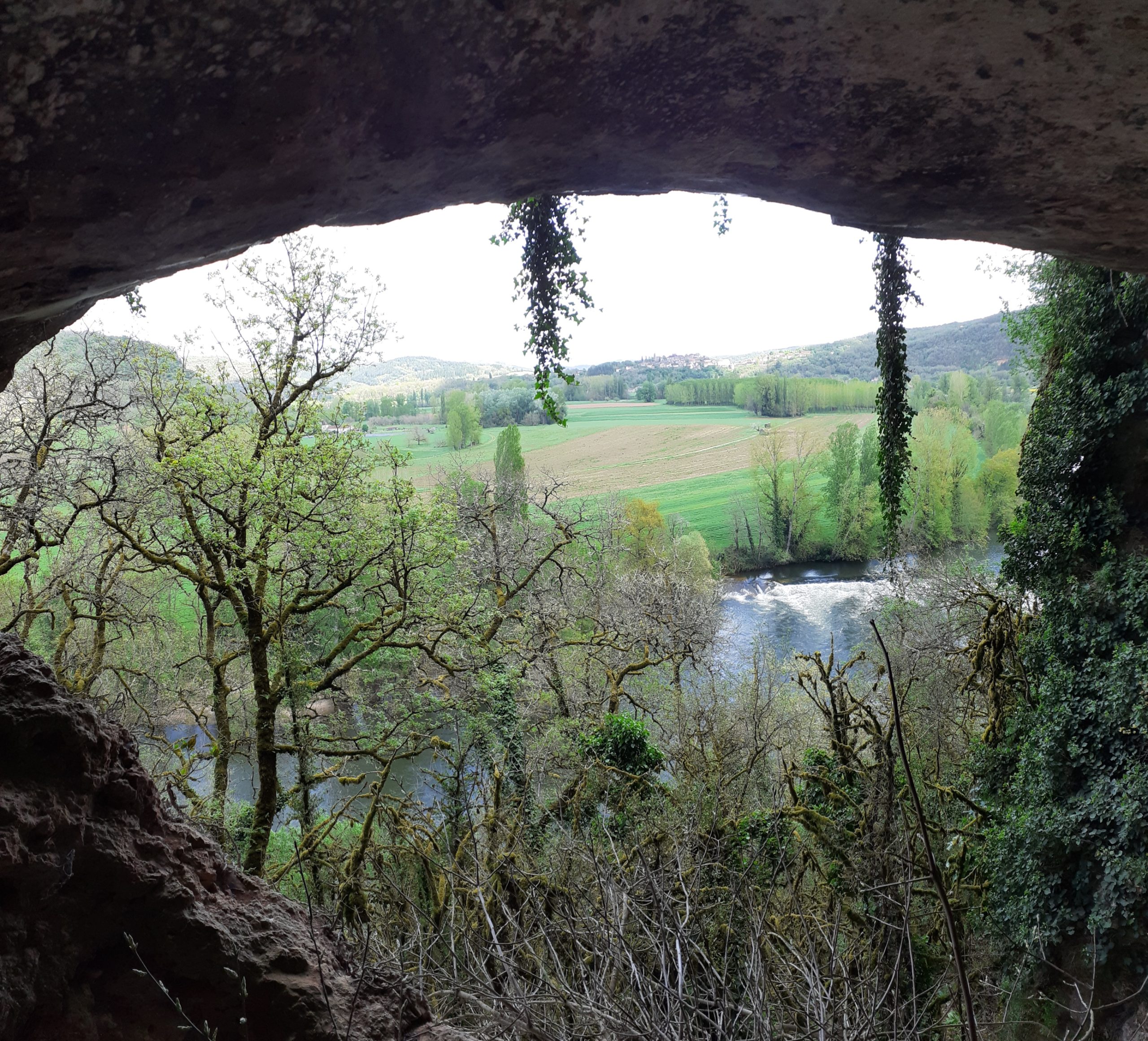 Randonnée à Cénevières: causses, combes et vallées: des terroirs contrastés