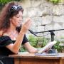 elizabeth-masse-lecture-a-voix-nue-jardin-scaled