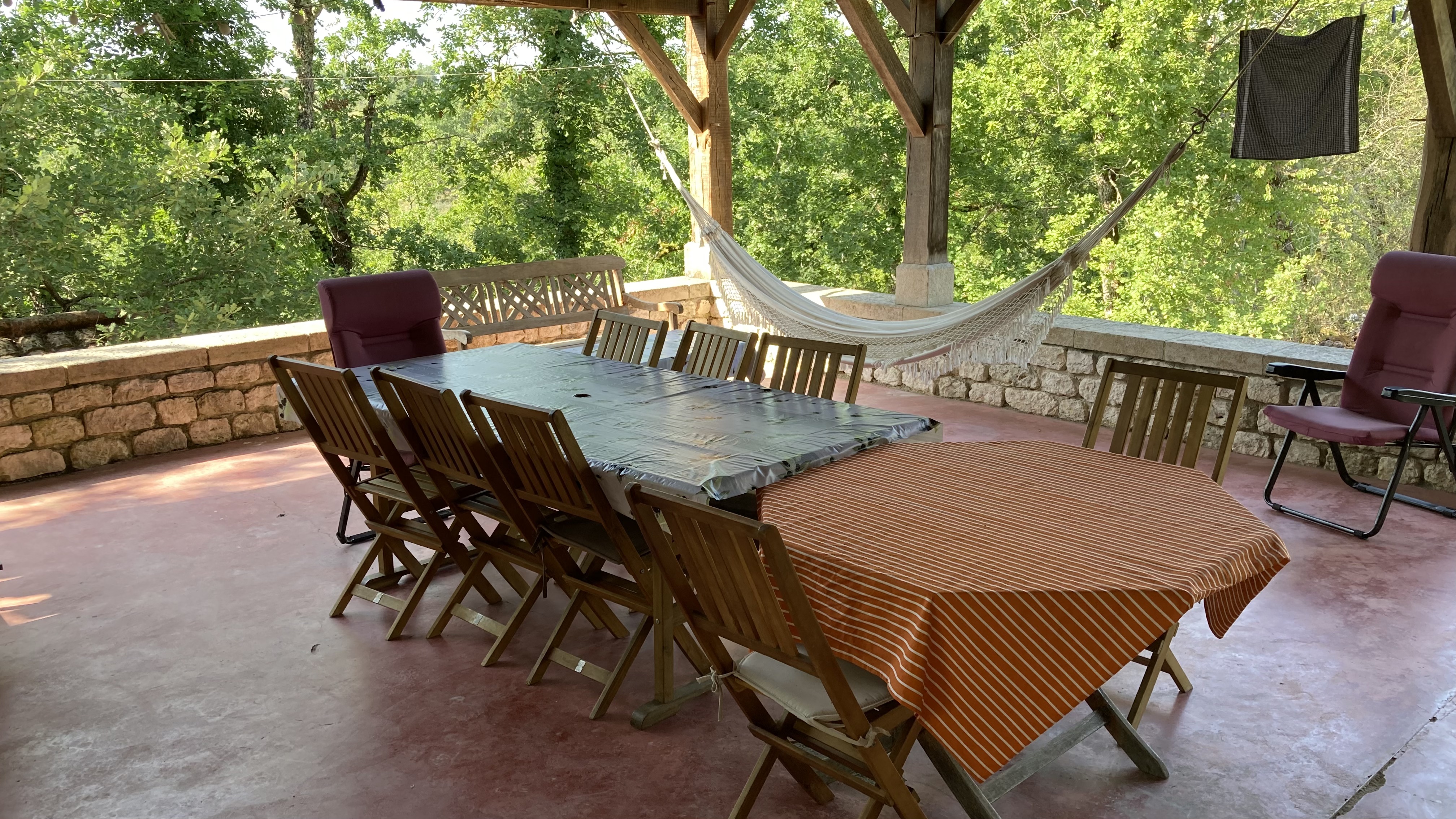 Lavende & Oleander + Place Rouge, Pern - photo 11