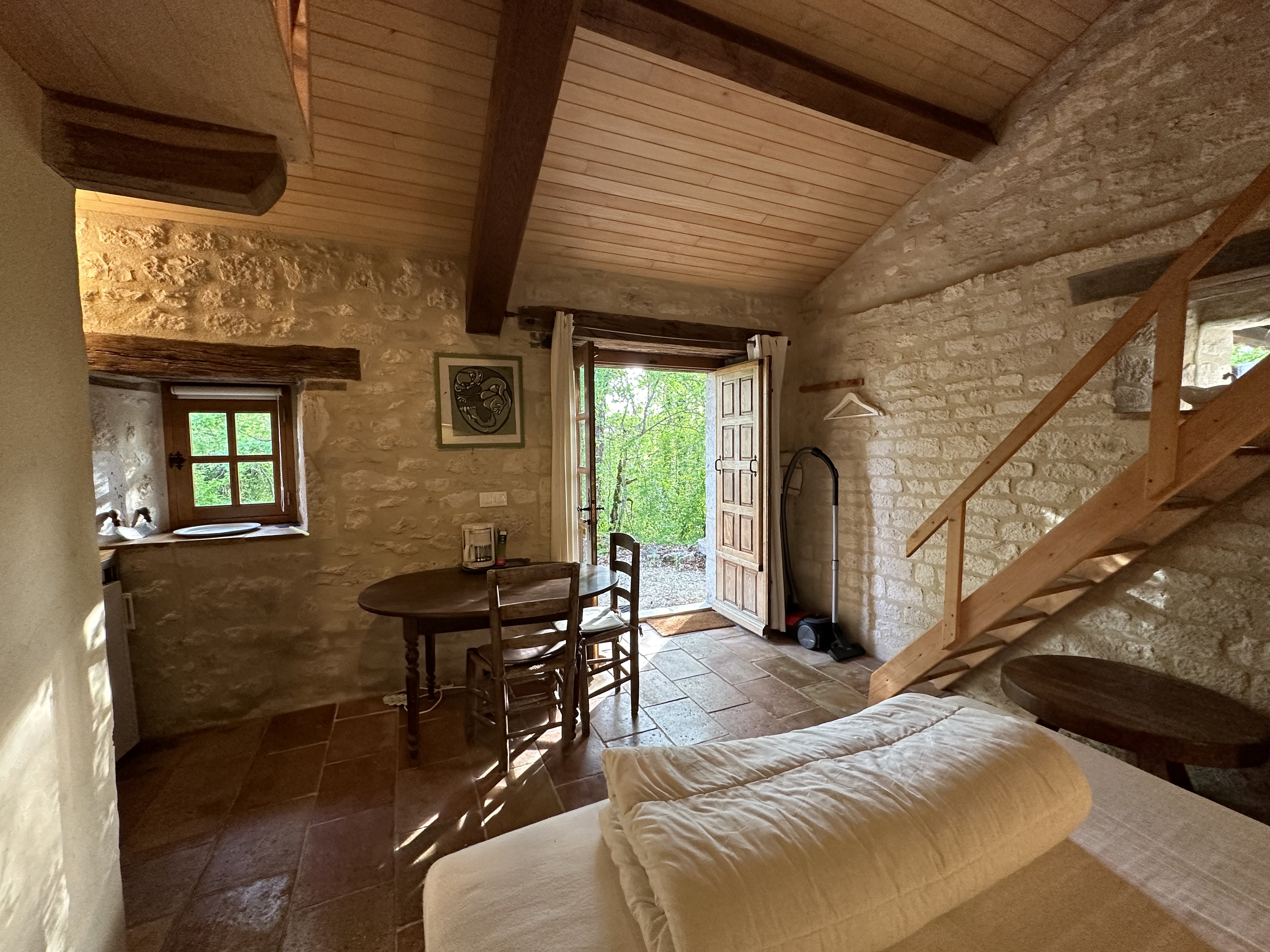 Lavende & Oleander + Place Rouge, Pern - photo 18