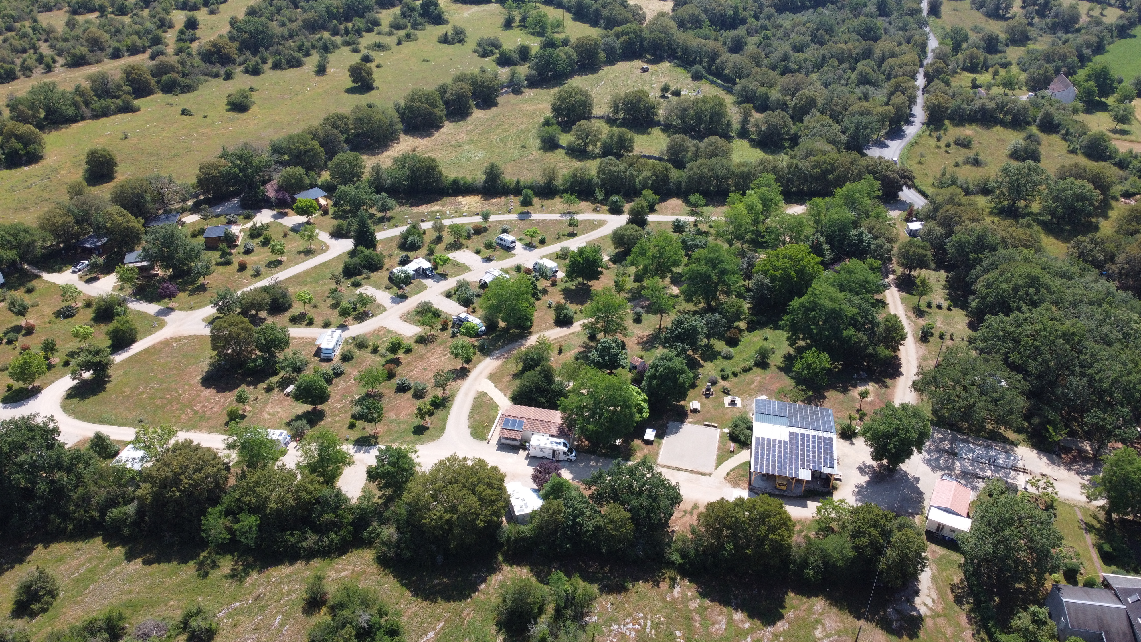 Aire de Camping-Car - Camping les Campagnes - photo 2