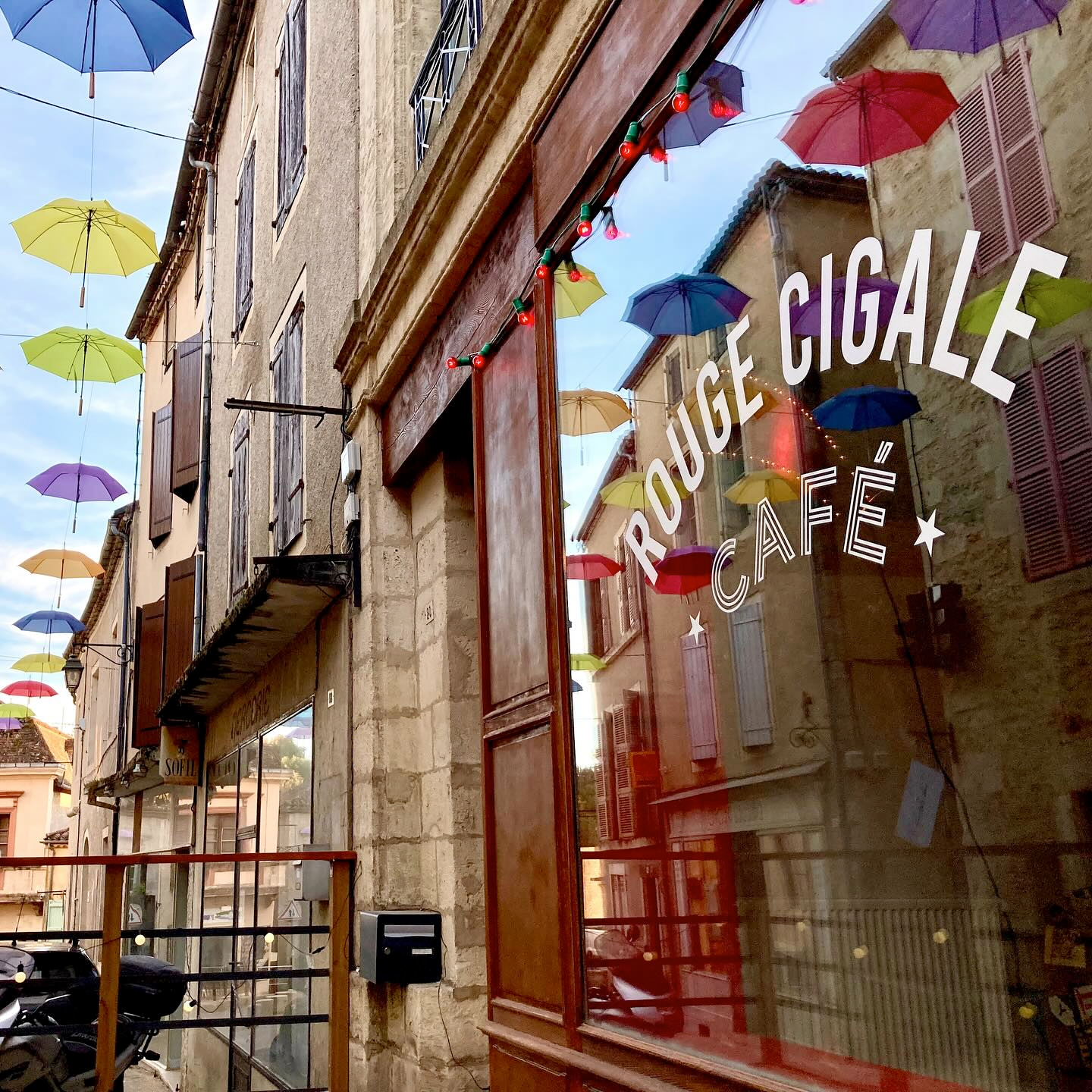 Rouge Cigale Café