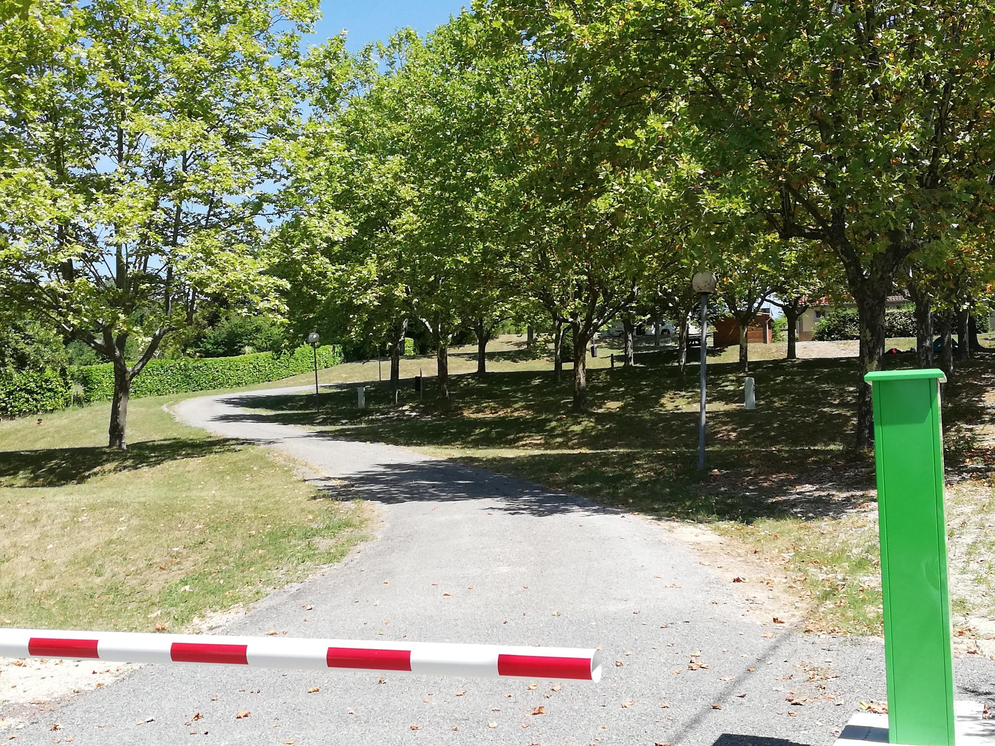 Aire Camping Car Park de Castelnau-Montratier, Castelnau Montratier-Sainte Alauzie - photo 2