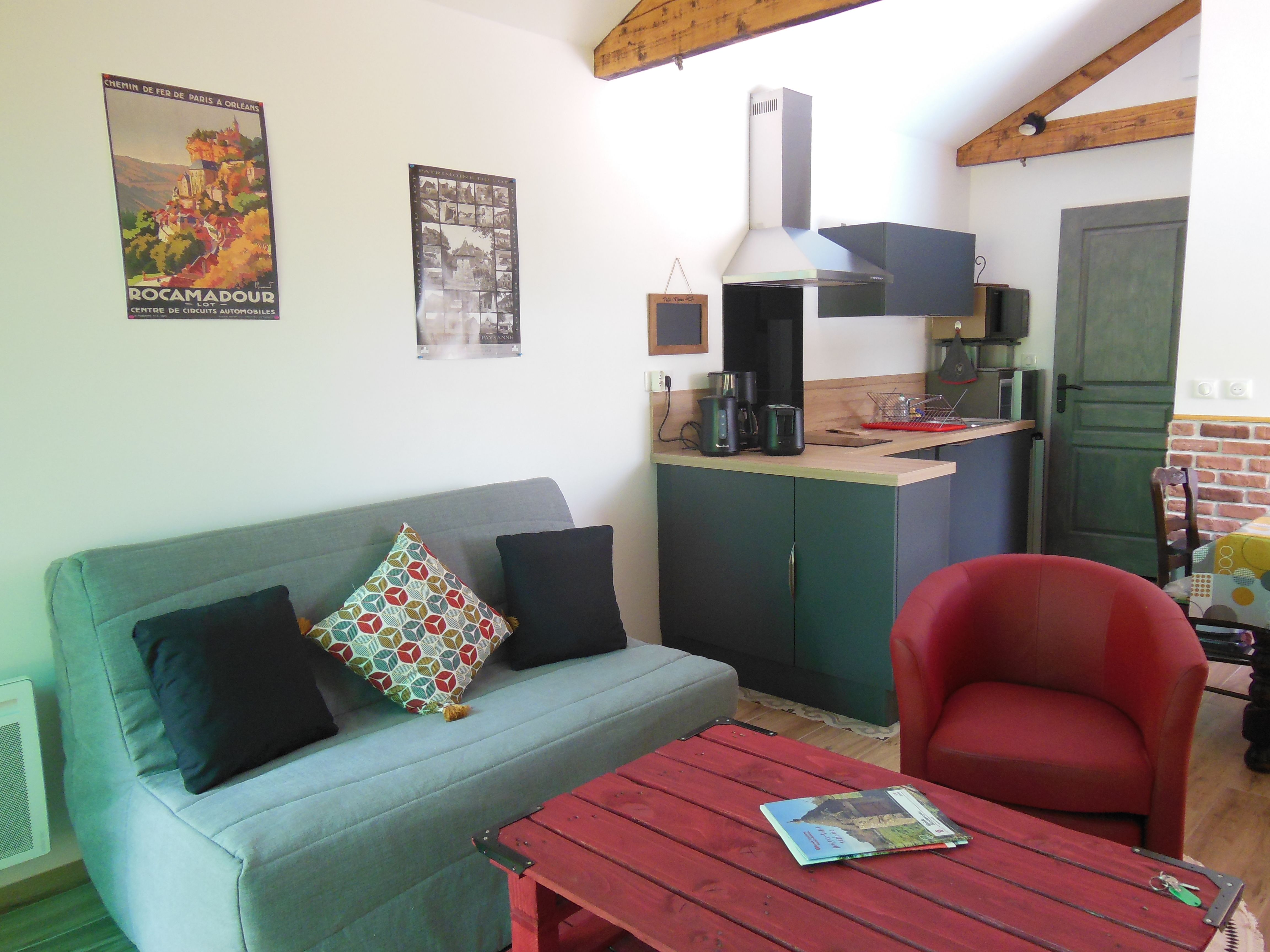 Au détour des 3 cyprès, Pomarède