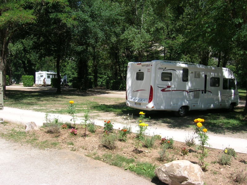 Aire communale de camping-cars des berges du Lot
