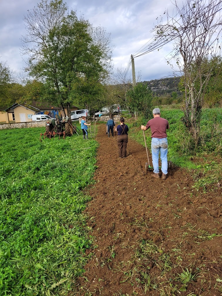 Plantation et troc de plantes avec Cultures des Demains à Corn